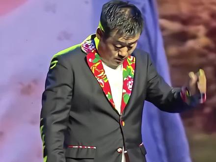 玉芬呐玉芬呐你听彪哥说句话,当初从农村到城里找我是为啥,我还以为你爱上我大奔的副驾,我给你俩钱你偷偷给牛二买酒花...