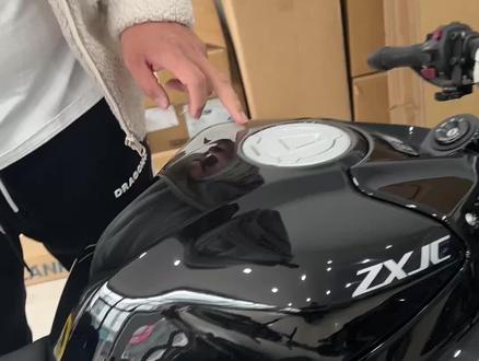 ZXmoto 500RR油箱罩安装教程#张雪机车#张雪500RR#LANFU改装#