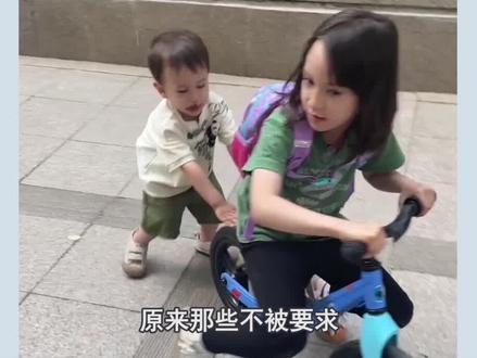 那些不被要求谦让的孩子,反而能真正学会分享 #张拿铁 #张踩铃