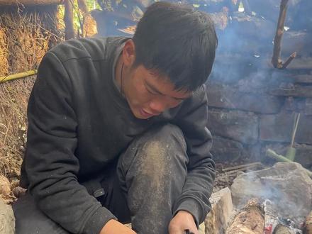 张家界七星山荒野求生决赛“荒野建哥”自制“草籽饭”“要节约粮食 不要浪费 没饭吃的时候 才知道粮食的珍贵”#张家界七星山 #荒野建哥 #荒野求生 @荒野建哥