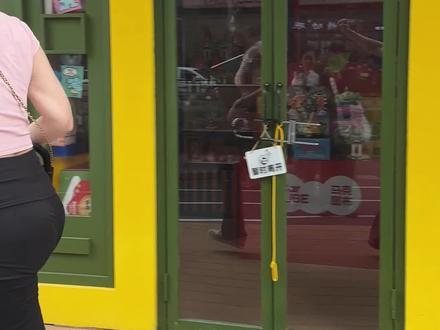 旺仔好奇的看着这个世界的时候,比任何时候都有意义!#动物园#新年有意思#宝宝巴士#宝宝巴士点读笔