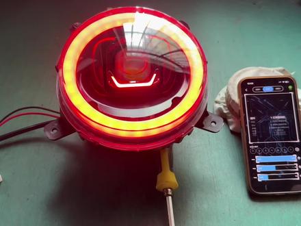 小牛新款25款NLT、NLC 、NL、NS、NST、MT、MTplay直上透镜大灯。 开机从天而降,电动调节灯光高低,幻彩光圈可调。
模具直上款,无需改动其他
#小牛NLT #小牛NL #小牛NS #小牛NST #小牛MT