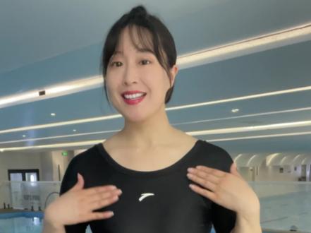 游泳衣里需要穿内衣内裤吗?
专业泳衣泳裤有几个优势:
1️⃣高弹性亲肤面料
2️⃣减小水阻
3️⃣不易变形
把你的答案写在评论区吧~!
#游泳健身 #一起来玩水 #游泳装备 #约游一夏