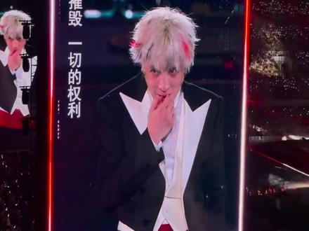 #薛之谦万兽之王的第一个洋相 谁说这四面台不好,这四面台可太好了#薛之谦#薛之谦演唱会#搞笑