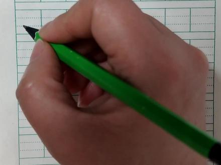 单韵母书写和声母书写,详细的可以下翻找以前的视频,a o e i u ü的书写,b p m f d t n l g k h j q x zh ch sh r z c s y w 的书写#一起学习一起进步 #拼音书写 #拼音