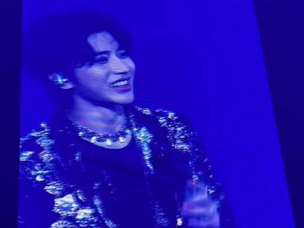 古巨基教坤用粤语说:“ikun我爱你们”
哈哈 好可爱 坤他笑得好开心
#蔡徐坤2023年巡回演唱会 #蔡徐坤香港演唱会