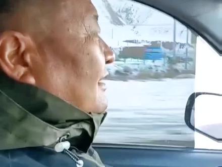 塔西河,原意是蒙古语:“哈齐克郭勒”,其意思是:位于斜面上的河流,以地形特征而得名。塔西河乡最早是清水河公社的塔西河沟大队,后改为清水河公社三大队,辖八个生产小队,1984年成立塔西河哈萨克民族乡至今。