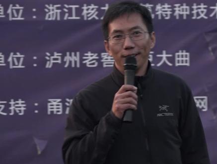 高校杯足球赛闭幕式,冠名商代表韩总的精彩致辞!结缘于足球,服务于足球,奉献于足球!即是队员也是赞助商