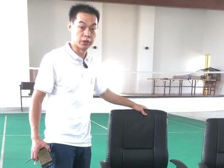 办公转椅坏了如何更换底盘,椅子使用几年后如有螺丝松动请记得及时拧紧。#办公家具 #办公椅