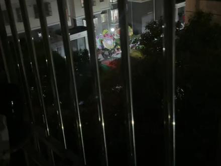 #深夜扰民 #噪音 虽说死者为大,长辈死了我认为人伤心是应该的,哭也是应该的,但是这是不是有点扰民了?