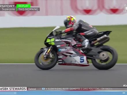 让你3个车位又如何 WSBK捷克站5月15日排位赛情况,原本定于19点30开始的排位赛不知什么原因推迟到了19点55,一开始就来个王炸消息,据说是因53号车手在冲刺赛的时候因车速较慢挡到了5号车手的行车路线,赛会决定给予处罚,正赛的时候发车位置在排位赛的名次上后移3个位置发车。但是从视频上来开,个人觉得这个处罚有点懵,正常的行车路线怎么会挡到呢,算了,让他们3个车位又如何,用实力来说话!!最终排位赛成绩如下:53号排第3,64号排第10,钱江的3号排17,24号摔了,应该会排后面。53号因为被处罚的原因,正赛的时候应该是第6个位置发车。捷克站的冲刺赛和排位赛能看出64号的成绩很不错,车手的状态很好,张雪老总也说了64号车手的熟练度已经上来了,有希望取得更好的成绩,咱们拭目以待!!!#张雪机车 #WSBK #张雪820RR #WSBK捷克站 #排位赛