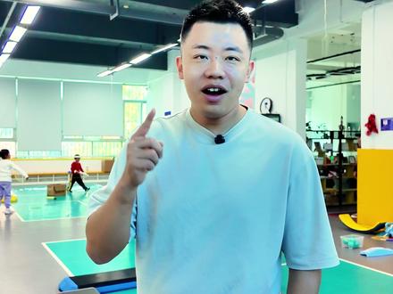 他说徒手攀101“并不难”!是狂妄还是绝对实力? 这告诉我们:极致的成功,来自极致的专注和重复。 你觉得你最能“死磕”的一件事是什么?🔥#极限运动 #AlexHonnold #徒手攀岩 #徒手攀登台北101 #艾力克斯霍諾德