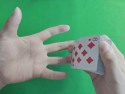 神奇的扑克牌有长有短,这是什么原理?看完你就明白了 #魔术 #魔术揭秘