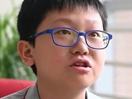 12岁小孩读完初三直接参加高考 #孩子教育 #别人家的孩子 #校园生活 #高考 #自信男孩