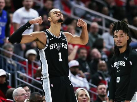 5年3.03亿美元!文班亚马能否触发新秀条款拿下这份合同? #文班亚马 #马刺 #维克托文班亚马