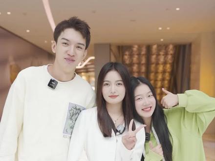 “离大谱了,我单身多年的闺蜜居然喜欢我哥哥!”【上】#恋爱 #情侣 #街访