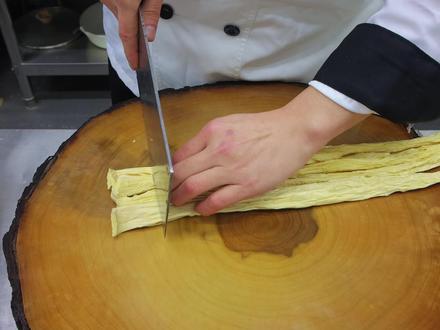 腐竹这样做家常好吃,香嫩入味,汤汁浓郁,在家做出饭店味 #美食 #家常菜 #烹饪 #小厨大亮 #西红柿烧腐竹