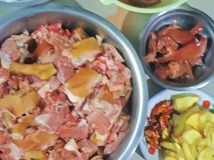 一日三餐人间烟火简单而美味 , 真材实料的东西,才能做出地地道道的,大冶 特色菜:狗肉炖萝卜!