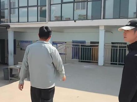 童锦程到学校做公益,我承认这一次童是要比我帅一点