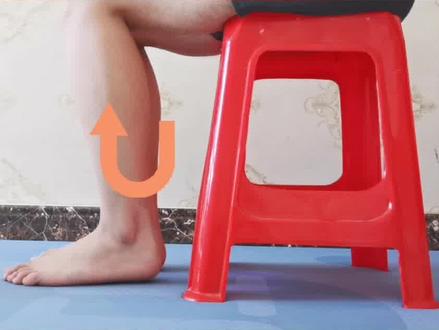 有人问闭月小腿萎缩就怎么练,安排,分享下肢术后康复黄金康复动作-坐姿提踵跟练版本,看好要领听着音乐数着秒,闭眼康复让康复不在那么枯燥,后续会分享更多不同时期康复动作跟练。follow me#前叉康复 #半月板损伤 #运动康复 #骨折 #膝关节康复