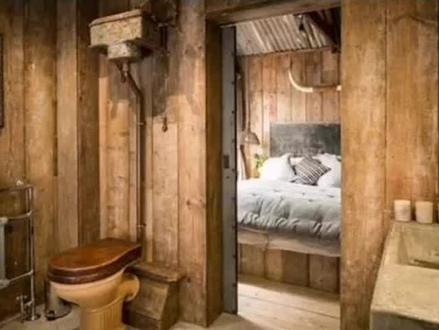 床头靠着马桶墙,床头隔壁是马桶#装修 #五帝钱