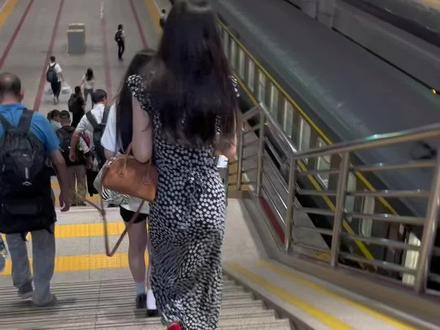 怎么这个六月吹来一阵清风