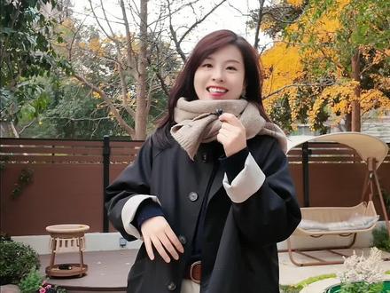 这件衣服今年秋冬就没从我身上下来,真的太好搭了,就是随便搭一个帽子围巾,他就是那种非常时尚的感觉, 黑色我也买了,发现我也喜欢#ootd我的穿搭日记