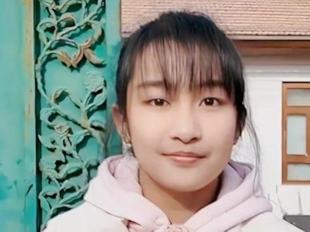 刷到13岁李佳婷救人的新闻,我感受了一个母亲最撕裂的心疼。世人看见英雄的闪光,妈妈只看见孩子背影的单薄。46岁得女的我,深知每个孩子都是人间至珍。最好的教育,是让善良扎根,让大爱生长!愿她的光汇入星河,更愿天下宝贝,平安顺遂!【视频素材来源于官方报道,本视频仅做正能量传递与个人感悟分享。】#李佳婷救人#正能量#妈妈视角#勇敢#感人一幕