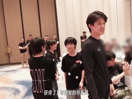 #丁程鑫#时代峰峻
丁哥欠我一个红包😭