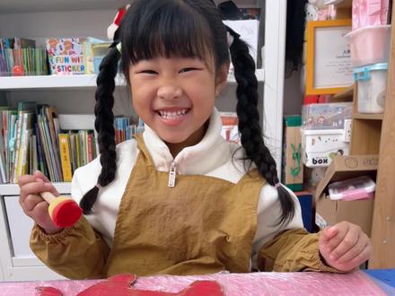 元旦手工🌟马上有福
用剪纸花朵装饰小马,浓浓中国味🌟
(这是爸爸送我的玩偶小马,我很喜欢,刚好幼儿园要做元旦手工啦,所以我把它做出来,将福气送给大家)
#创作者中心 #创作灵感 #亲子手工制作 #幼儿园手工