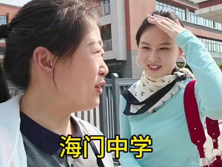 今天侄女带着我和她妈妈在校园里参观了一大圈,还舍不得让我们走#校园生活欢乐多