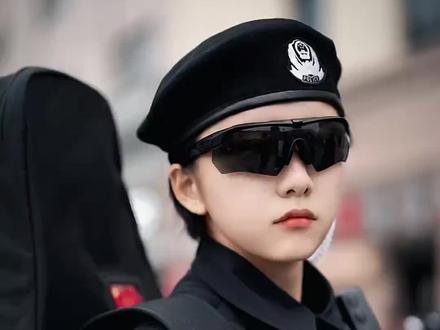 又美又飒的女特警,你喜欢吗?#女特警 #霸气十足