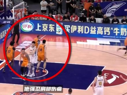 CBA总决赛最动人一幕!洛夫顿右手无法发力,单手抛投点燃全场 CBA总决赛最动人一幕!洛夫顿右手无法发力,单手抛投点燃全场