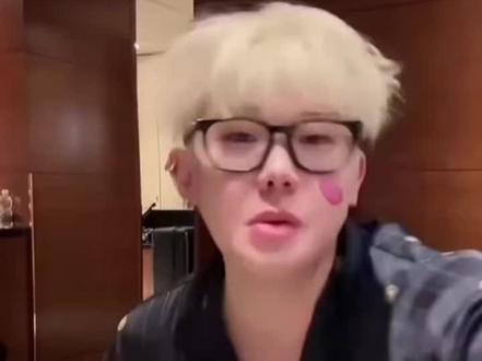 小黄豆被业主群被业主嘲笑是gay,直接把小黄豆气坏了,在群里怒斥业主#单眼皮的小黄豆