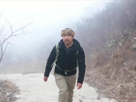 就不知道重心不稳的人会不会摔屁股蹲!#户外 #徒步 #技巧