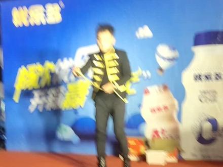 蛇从鼻子处进到嘴出来,真功夫啊!