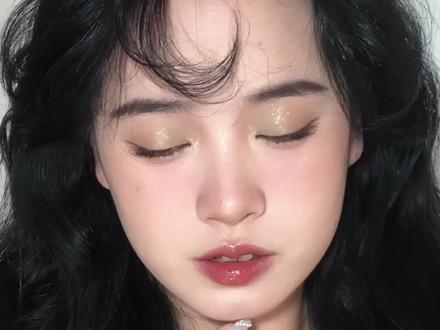 青梅妆妆教在此!
#妆前妆后 #眼影搭配 #化妆分享 #化妆教程
@DOU+小助手