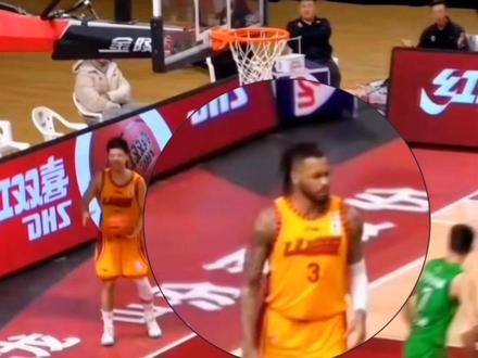 哈哈哈哈 原来大莫跟金金的渊源是这时候结下的😂@莫兰德Eric Moreland @张镇麟 #辽宁男篮 #莫兰德 #张镇麟