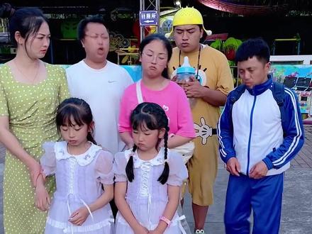 孩子去游乐场玩了一天,结果没前。保安不让走,爸爸妈妈会来吗?孩子去游乐场《第三集》#孩子去游乐场#欧阳一家