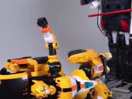 炫卡斗士W 荒原银卫 形态转换