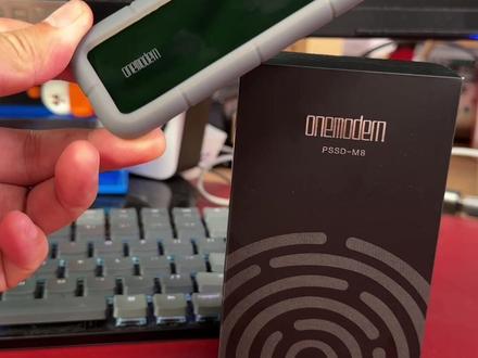 onemodern指纹硬盘,好数据用它存,AES256加密,可录10枚指纹,手机平板电脑多用途,设备扩容和数据备份更安心