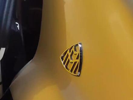 奔驰S级,迈巴赫后排座椅拆卸和前排座椅安全带,后排座椅下面有个拉钩。不能硬拔出来的。#奔驰s级 #迈巴赫 #奔驰