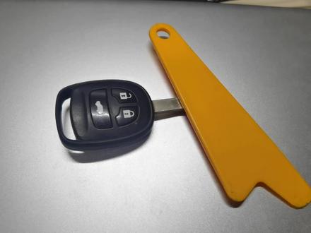 #长安汽车 #车钥匙 #维修 #拆钥匙
长安车解锁和锁车时,双闪9次,是因为车钥匙的电量低。