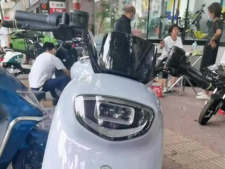 追星版大乔二代,前后碟刹,72付6块电池,性价比超高#骑爱玛乘风破浪 #禹州 #爱玛 #电动车 #我要上热门 #好物推荐🔥 #三轮车 #百亿流量扶持 #新国标电动车 @爱玛电动车