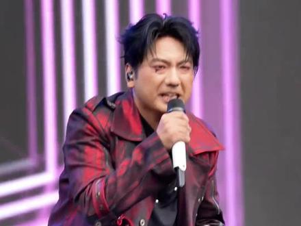 《分币不掏》vs《分币不要》 #乌兰图雅 #海来阿木 #套马杆 #搞笑 #歌词