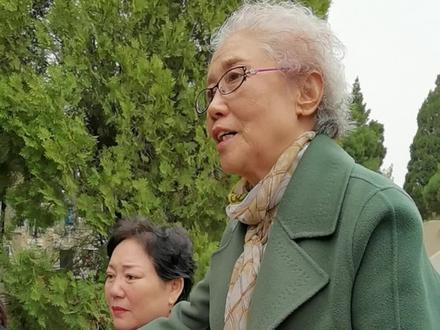 清明时节随豫剧大家、崔派传人张宝英及再传弟子赴安阳为崔兰田大师扫墓@抖音小助手 @DOU+小助手 #热点视频