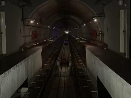 拆解一家公司——武汉地铁 今年五一武汉地铁12号线通车,客流再创新高,那么武汉地铁还在盈利吗?我分析了武汉地铁近几年数据,拆开武汉地铁这家公司#五一 #武汉地铁 #武汉地铁12号线 ⚠️ 风险提示:本视频内容仅为基于公开资料的分析讨论,不构成任何投资建议。市场有风险,投资需谨慎。