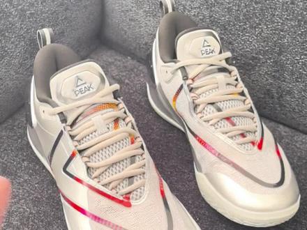 银翼杀手❓匹克将军最帅配色抢先看‼️ 今天来分享一下匹克将军"银翼"配色
这个颜值真的太帅了 兄弟们觉得呢❓
#匹克将军 #篮球鞋