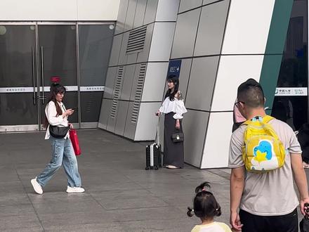 喜欢上好兄弟的表妹是一种什么样的体验。@鱼头汤 #暧昧 #拉扯