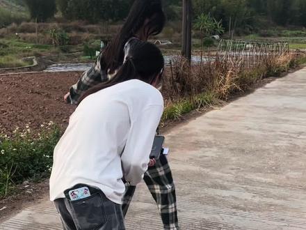 #踩鞋转场 #第三视角 广西有自己的拖鞋